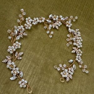 Elegant Pearl and Crystal Hair Vine